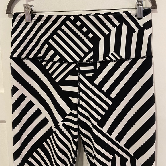 Victoria's Secret Knockout Tights, Black & White Size Large - Picture 3 of 5